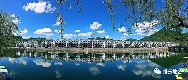   第72分钟巴西巨星两黄变一红，数据定格为6次过人4次成功。离场时怒踢水瓶引发主场嘘声，转播镜头捕捉其与裁判激烈理论："总是针对我！"